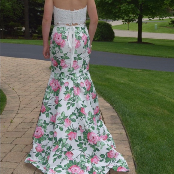 Sherri Hill two-piece prom dress! only worn once - Picture 2 of 4